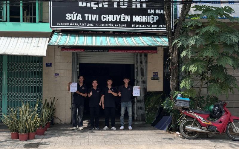 Đội ngũ kỹ thuật viên trạm An Giang.