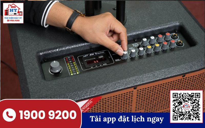 Kiểm tra âm thanh loa kéo bị lỗi Kỹ thuật viên Điện Tử HT kiểm tra âm thanh loa kéo bị rè hoặc mất tiếng