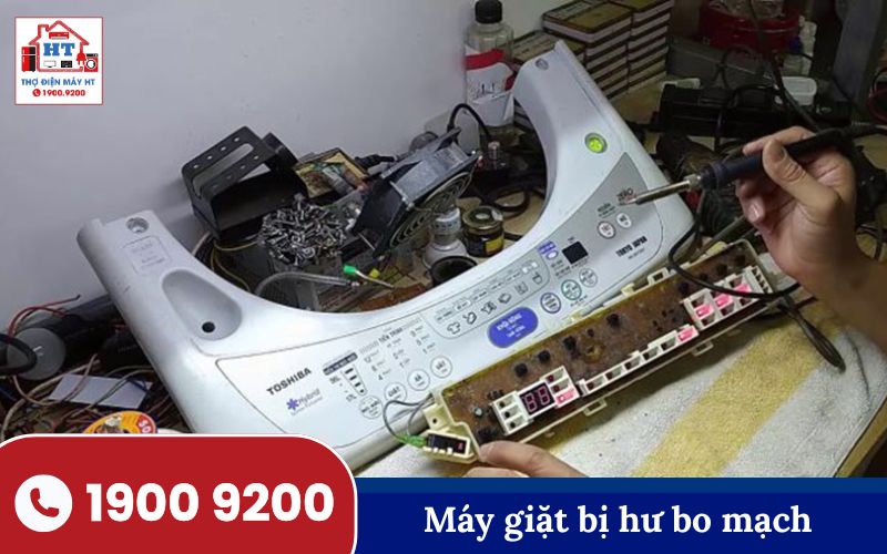 Sửa bo mạch của máy giặt.