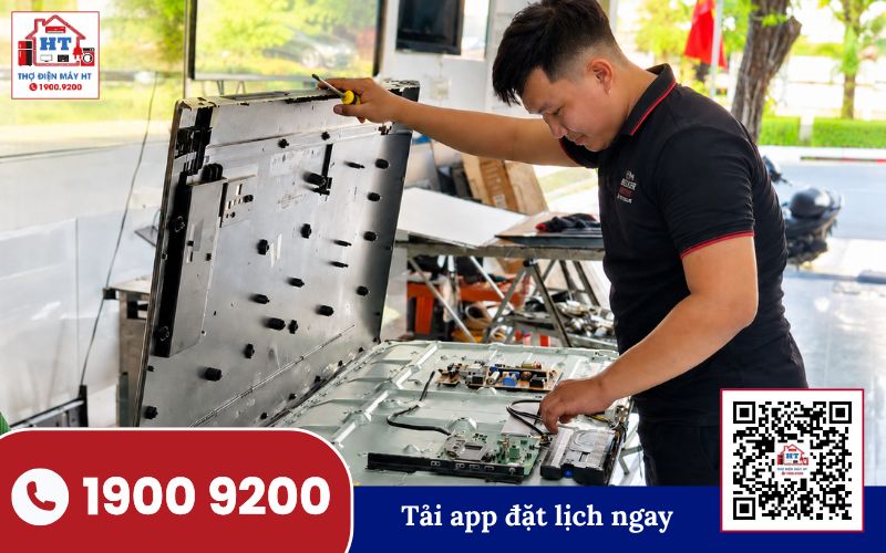 Kỹ thuật viên HT tại Thủ Đức được đào tạo sửa tivi chuyên nghiệp.