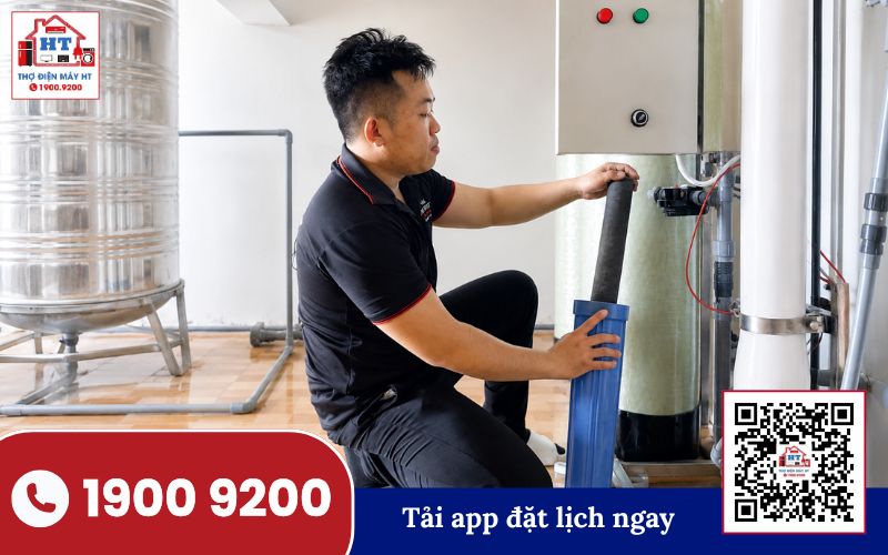 Kỹ thuật viên kiểm tra máy lọc nước tại Huế Kỹ thuật viên Hệ Thống Điện Tử HT kiểm tra máy lọc nước tại Huế
