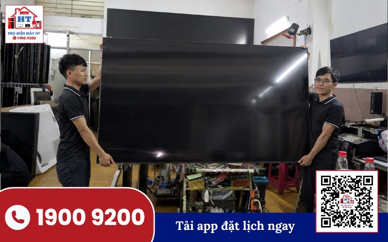 Thợ HT kiểm tra tivi tại nhà ở Thanh Hóa Kỹ thuật viên Điện Tử HT kiểm tra màn hình tivi tại nhà khách hàng Thanh Hóa